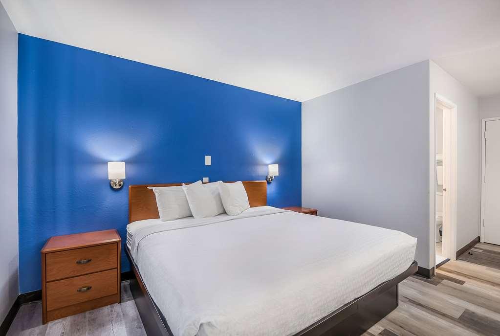 Americas Value 2* East Peoria